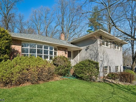4th image of 366 Rolling Rock Rd