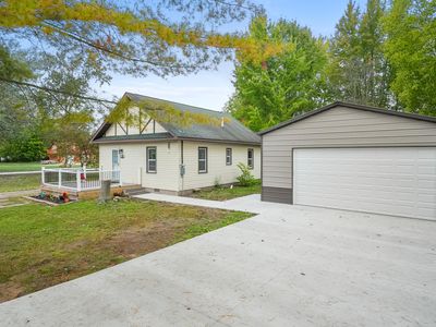 106 Channel Ct, Houghton Lake, MI, 48629