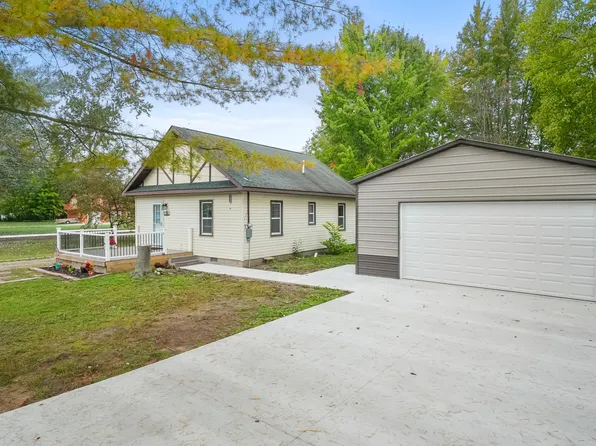 106 Channel Ct, Houghton Lake, MI 48629
