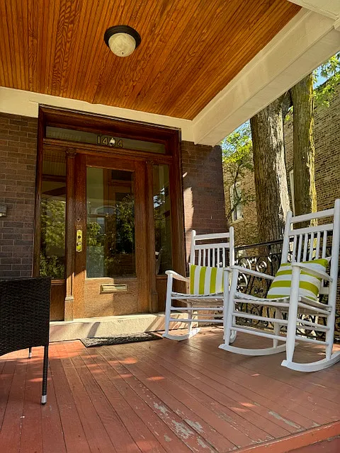 2 bed, 1.5 bath, 1100 sqft, $3,200 — Photo 3