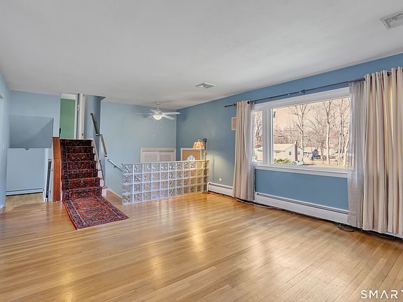4th image of 20 Hill Farm Road