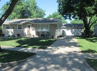 1717 S Annway Dr, Sioux Falls, SD 57103