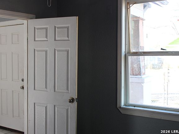 5th image of 830 Steves Ave