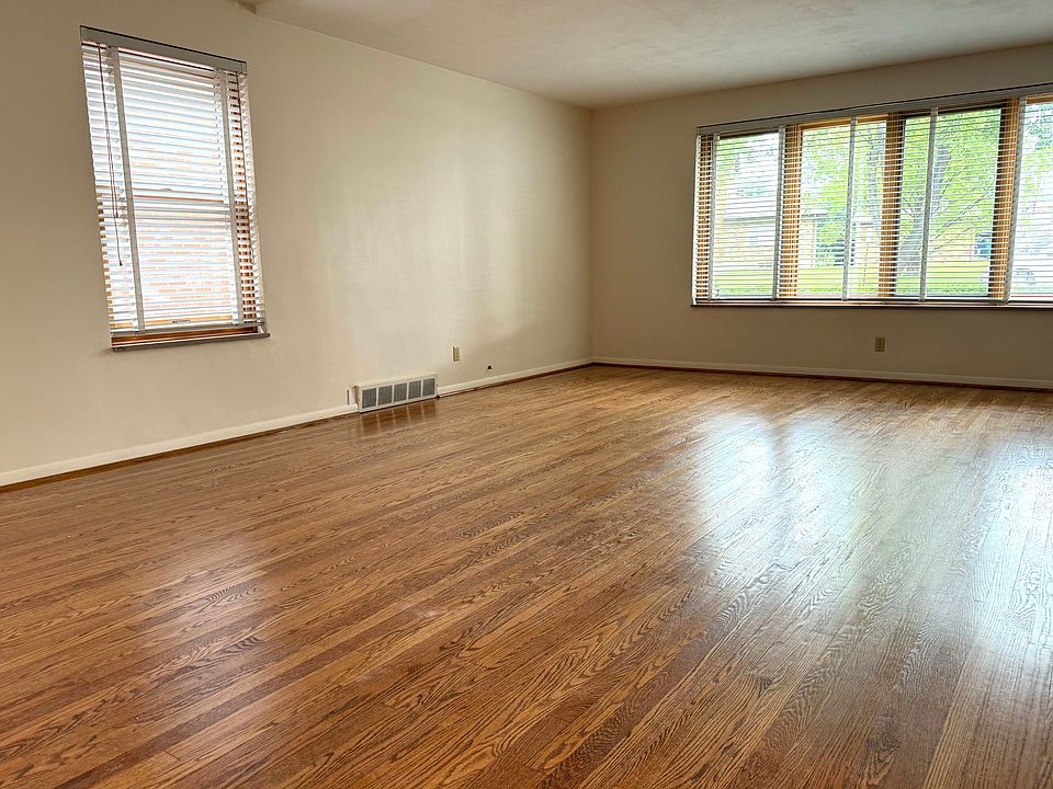1st Floor Living Room (7512 Ethel Ave)