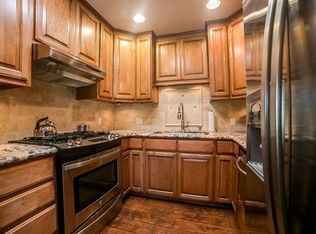 19151 Avenue Of The Oaks UNIT B, Santa Clarita, CA 91321