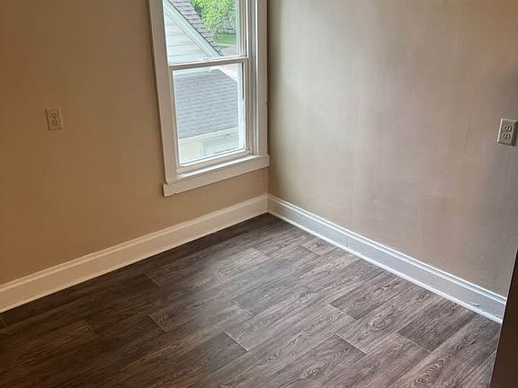 3rd image of 599 W 1st St