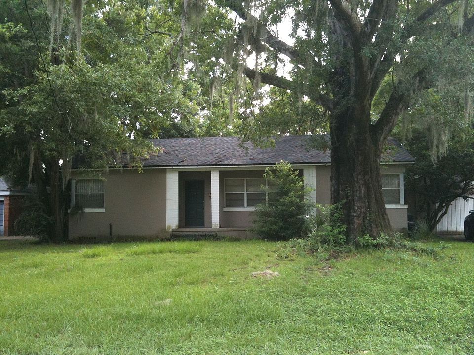 1st image of 4620 Peachtree Cir E