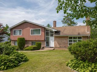 20 Lakeshore Dr, Eastchester, NY 10709