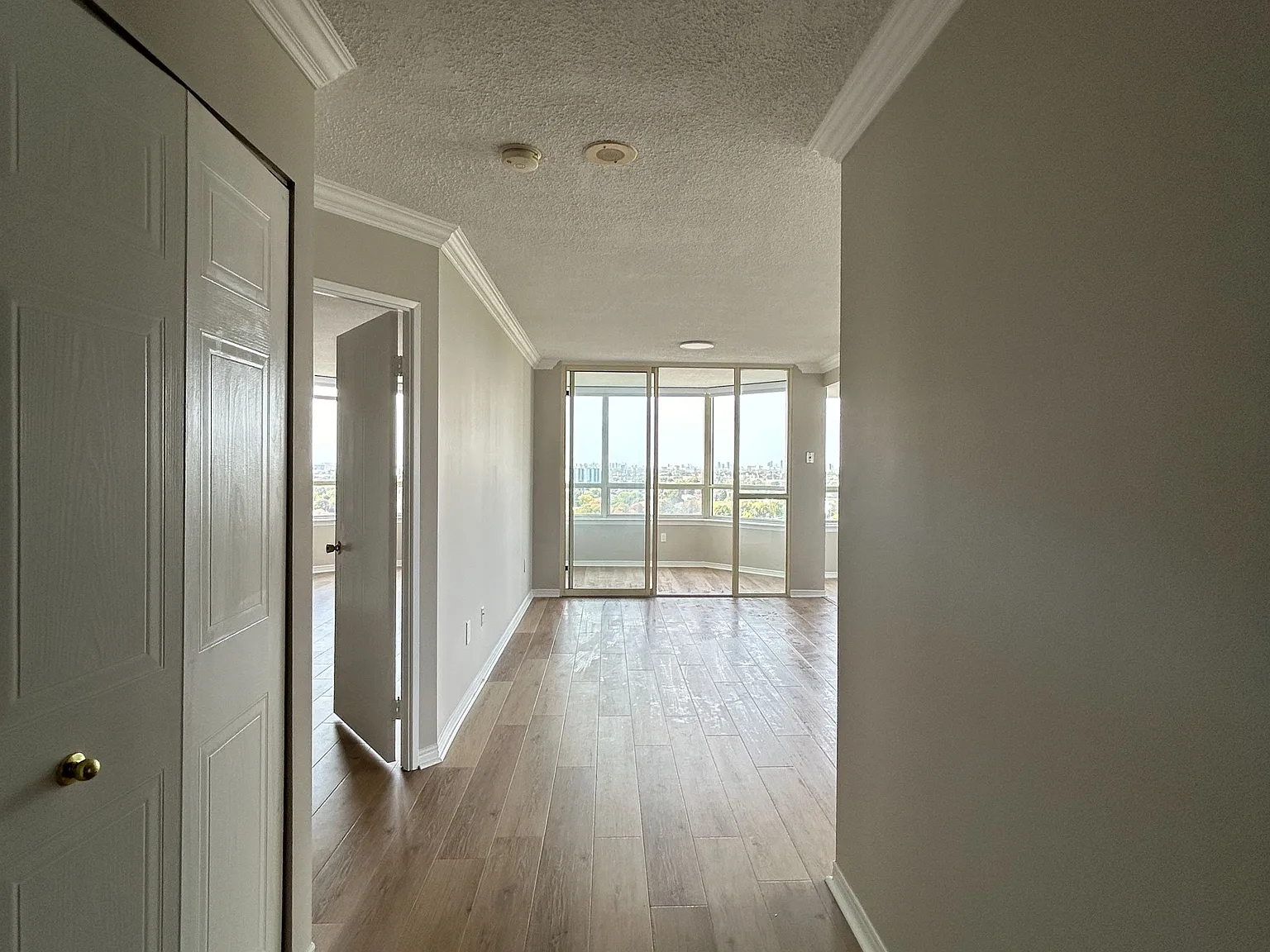 3 bed, $3,000 — Photo 3