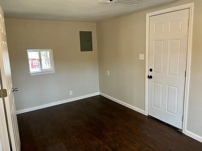 213 Lucky St — Photo 9