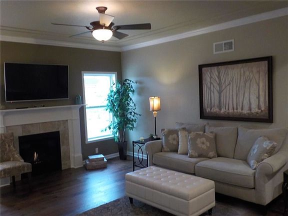 4th image of 40 Spotts Cir