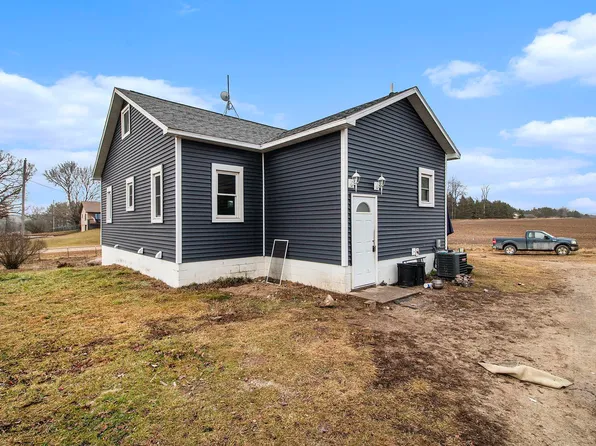 7969 W Walton Rd, Blanchard, MI 49310