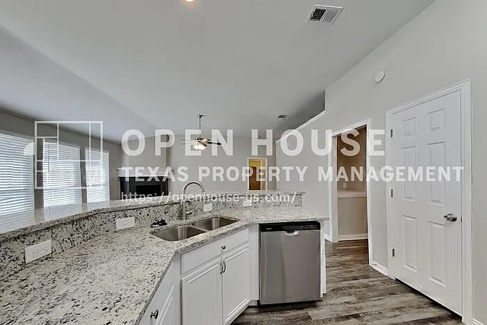 408 Jeffdale Dr — Photo 5