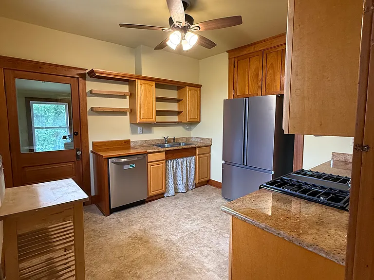 2225 Dante St — Photo 25