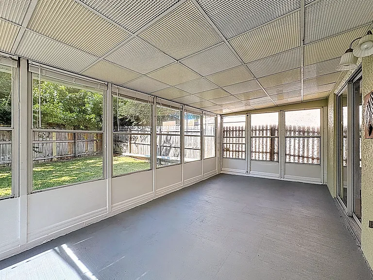 3033 Dunhill Dr — Photo 25