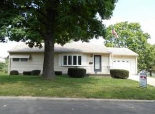 4 Maple Ct, Decatur, IL 62526