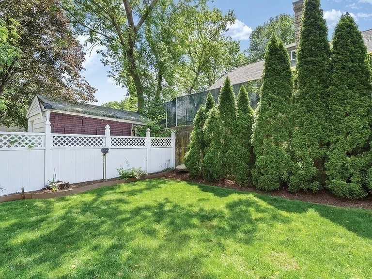 79 West St — Photo 18