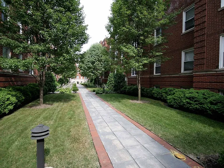 4721 S. Ellis Avenue — Photo 8