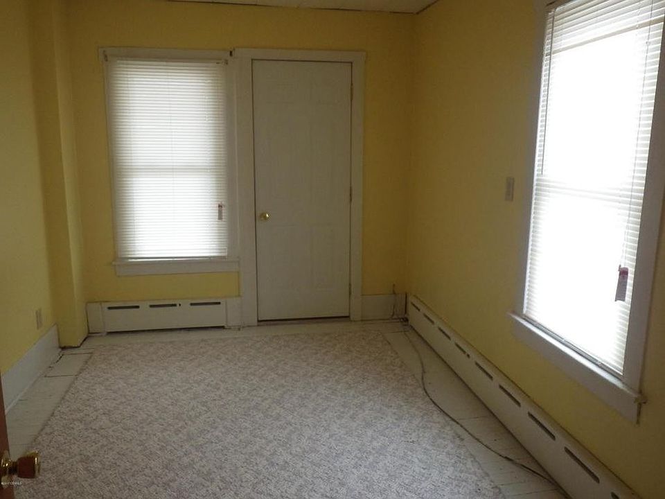 1st image of 220 East Ave