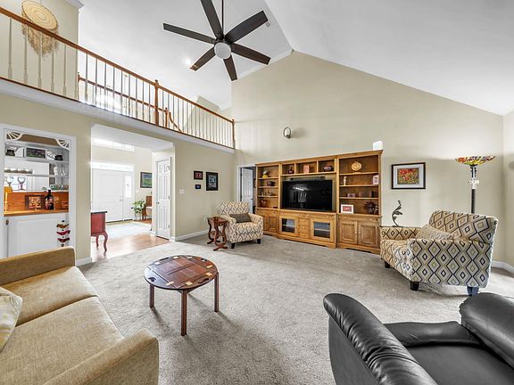 5th image of 103 E Hypericum Ln