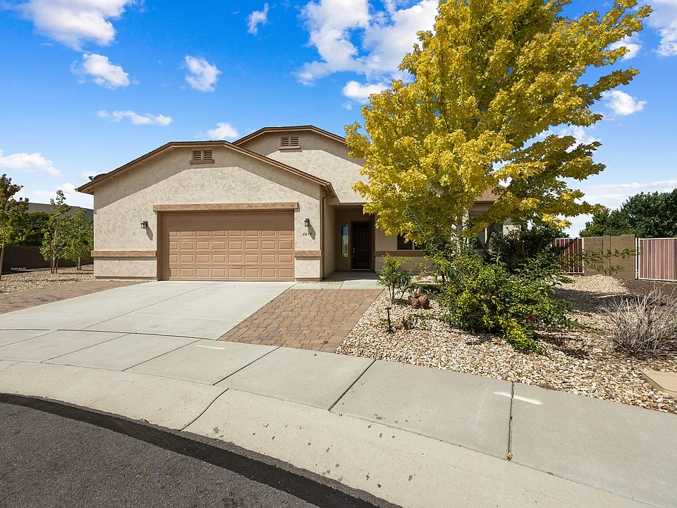 6075 E Linwood Dr