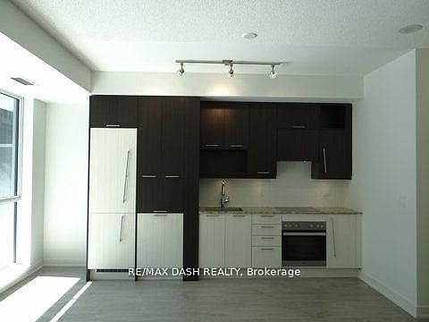 5th image of 199 Richmond St W #613