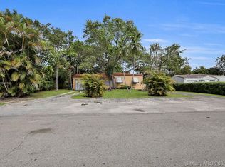 1065 NE 119th St, Biscayne Park, FL 33161