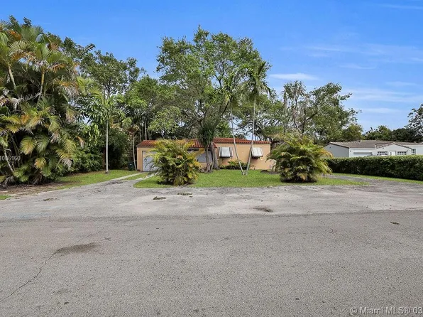 1065 NE 119th St, Biscayne Park, FL 33161