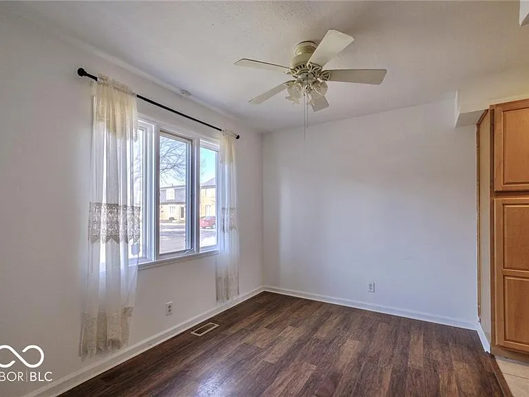 8527 Canterbury Sq E — Photo 4
