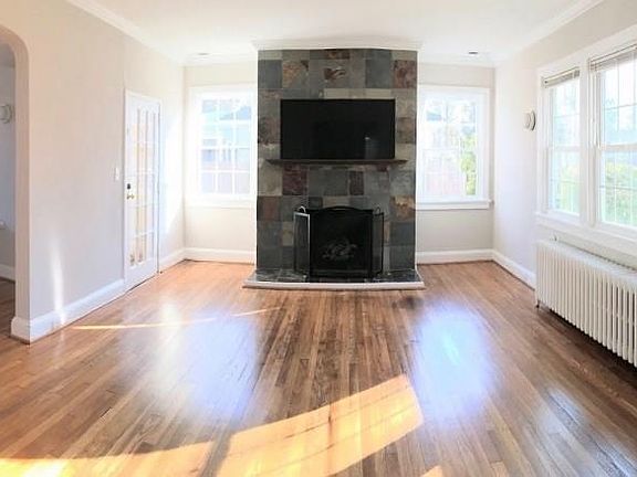 3rd image of 3809 Hawthorne Ave