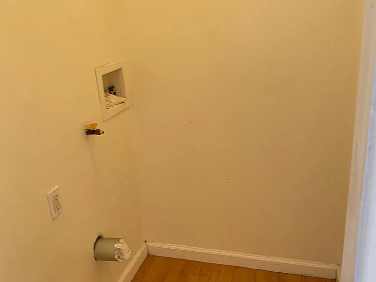 731 1/2 W Plum St — Photo 3