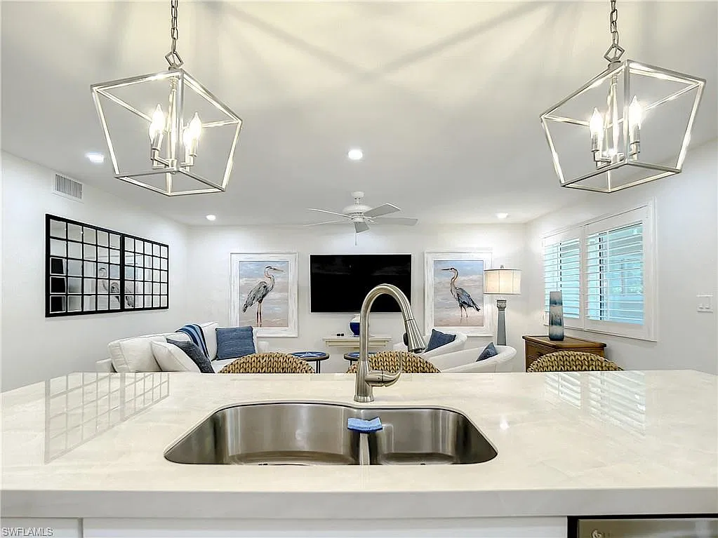 2 bed, 2.0 bath, 836 sqft, $2,500 — Photo 3