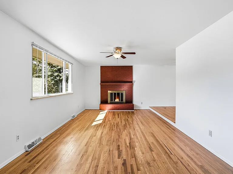3260 E Maplewood Ave — Photo 5