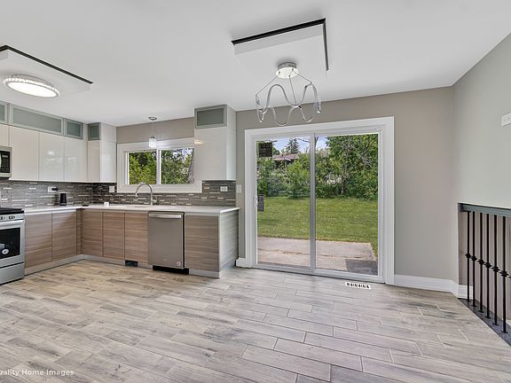 5th image of 522 Barrington Ct