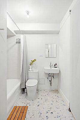 5th image of 200 E 16th St APT 4M