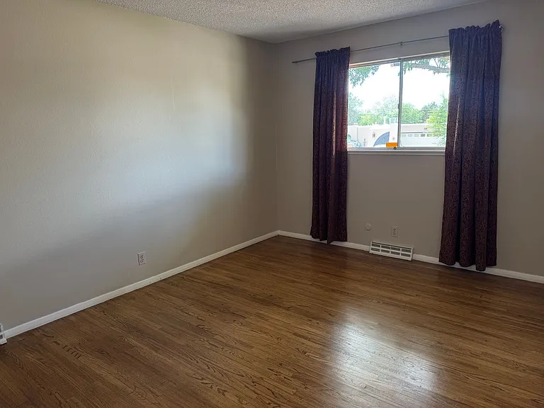 4304 Andrew Dr NE — Photo 10