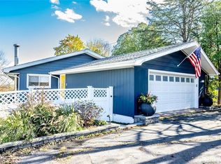 464 Ballfall Rd, Middletown, CT 06457