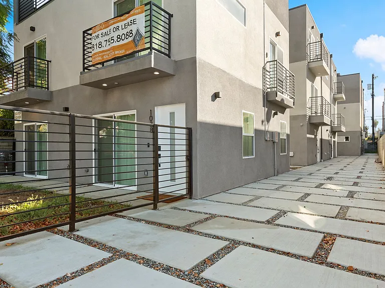 1034 N Oxford Ave — Photo 4