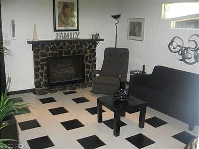 3rd image of 934 Red Hill Dr