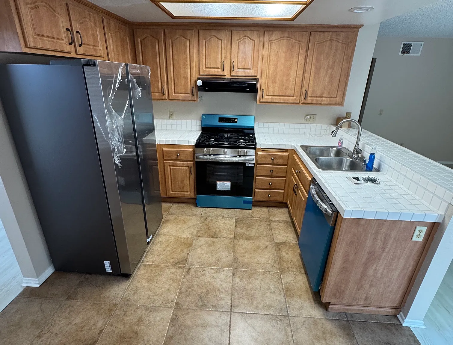 4 bed, 2.5 bath, 1800 sqft, $3,300 — Photo 3