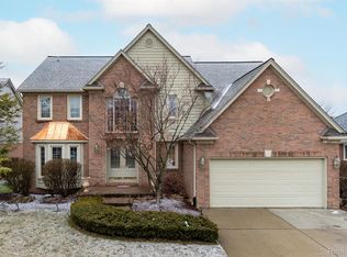 46681 Covington Dr, Macomb, MI 48044