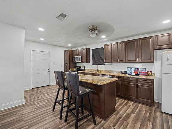 3rd image of 333 Killona Dr