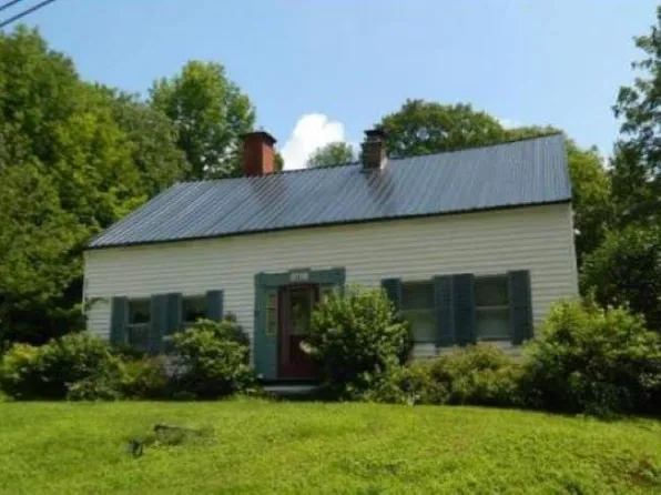 1121 Old Hillsboro Road, Henniker, NH 03242