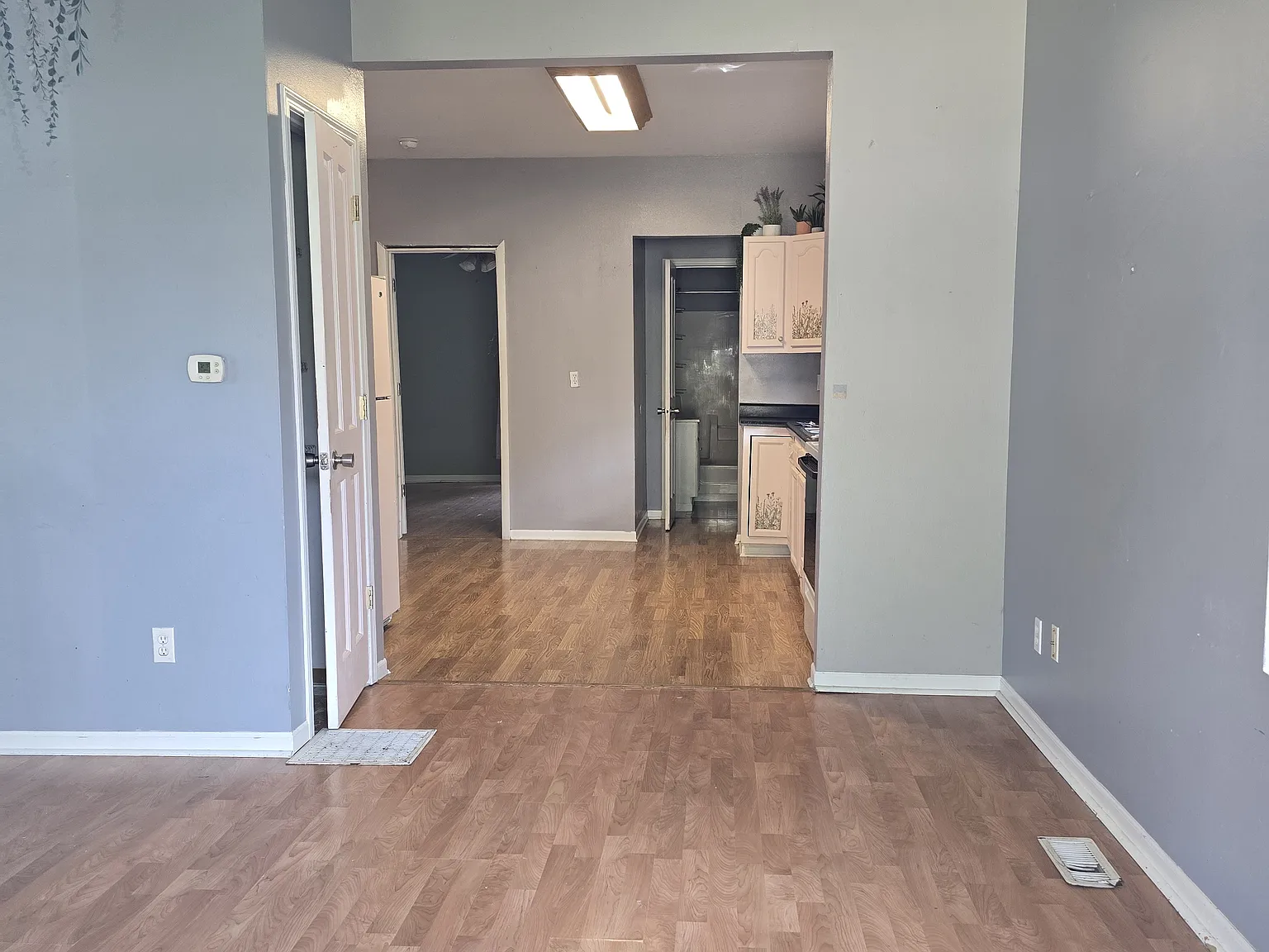3 bed, 929 sqft, $1,450 — Photo 2