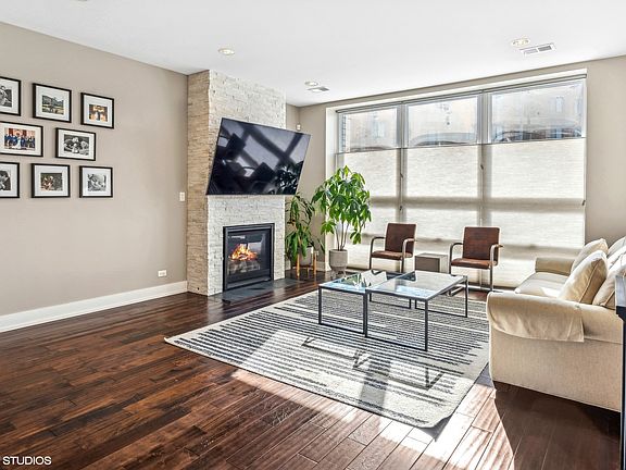 2nd image of 3209 N Elston Ave