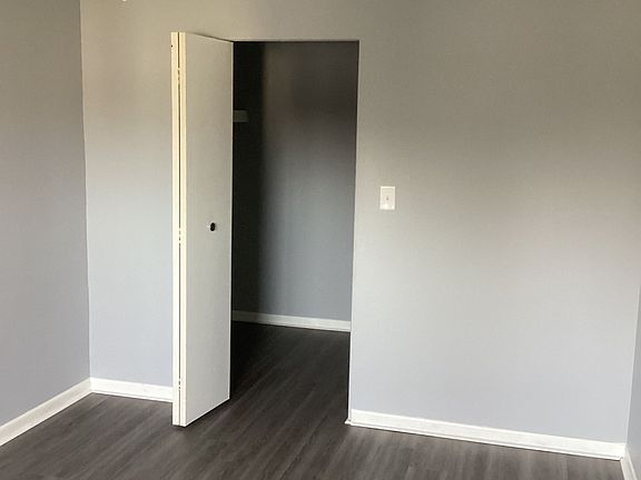 5th image of 415 E Mill St #10903000