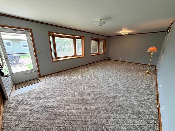 2nd image of 630 Pine