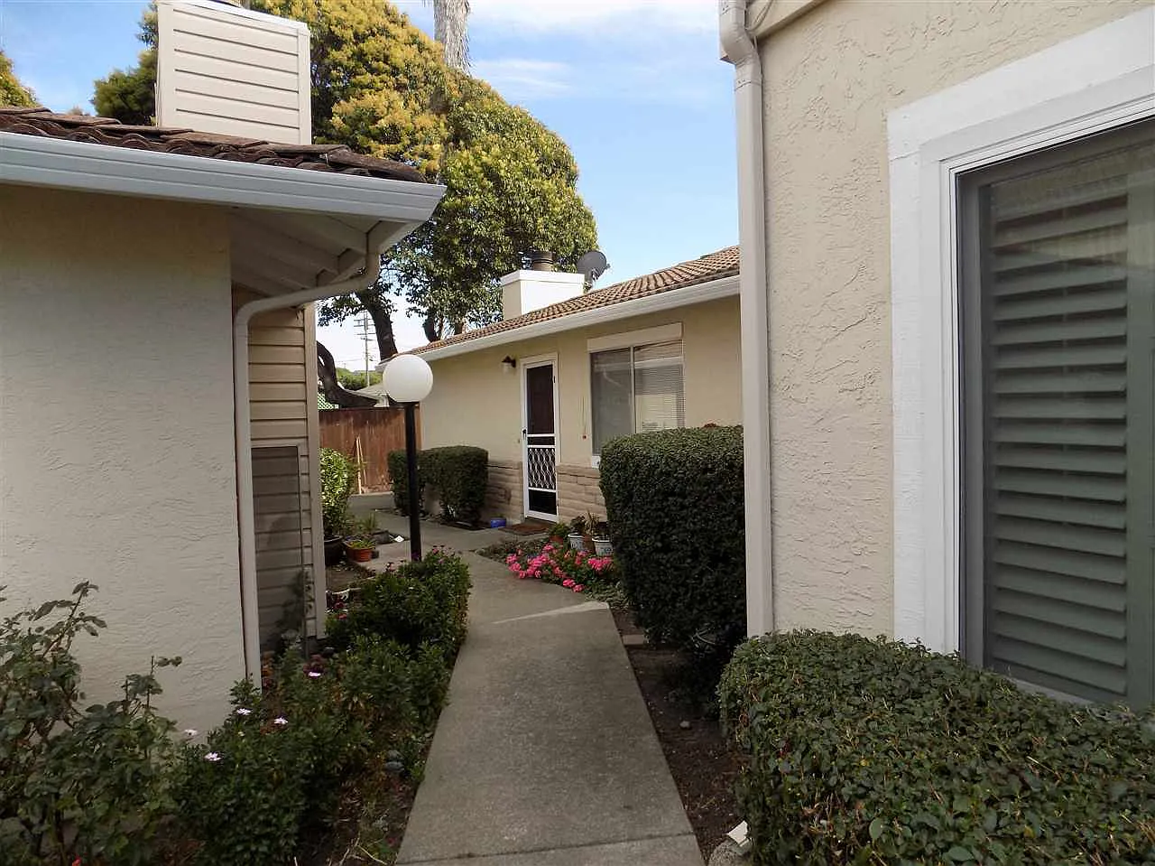 2583 El Portal Dr APT A photo 1
