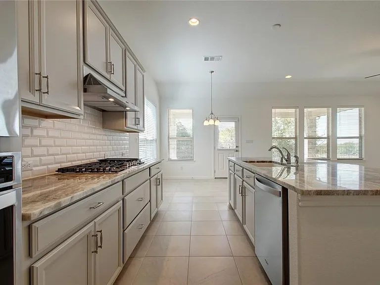 113 Meadow Wood Cv — Photo 7