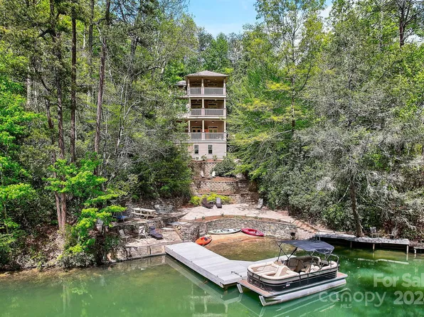 165 Dogwood Dr, Lake Lure, NC 28746